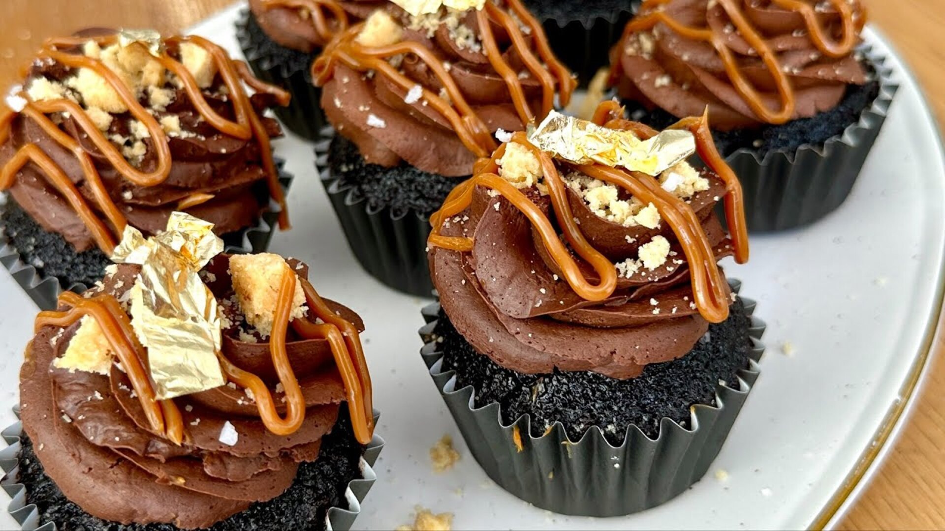 Video thumbnail for Dulce De Leche-Stuffed Millionaire's Shortbread Cupcakes Recipe