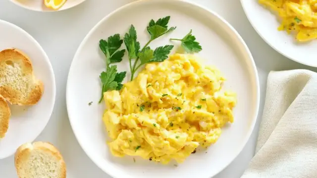 Video thumbnail for The Simple Trick That Takes Your Scrambled Eggs To The Next Level