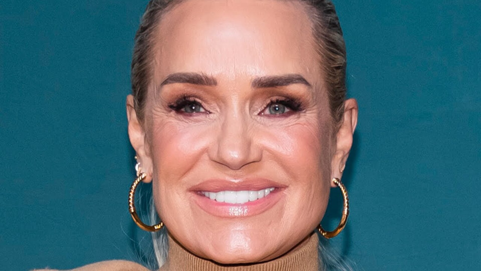 Video thumbnail for The Truth About Yolanda Hadid Is Tumbling Out