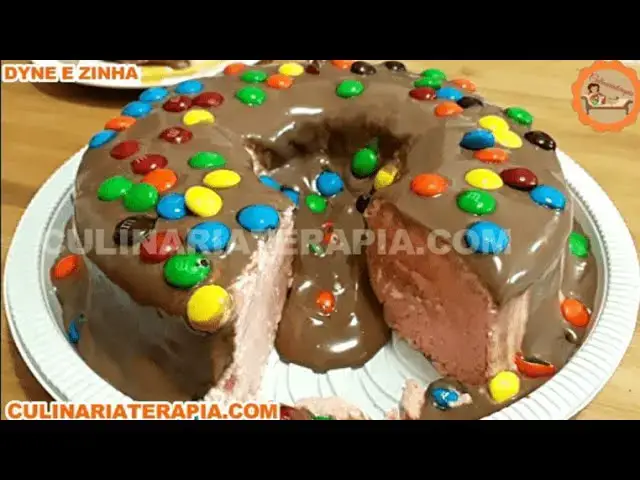 Video thumbnail for Como Fazer Bolo Sorvetão de Morango Mais Macio com Cobertura de Chocolate HIPER Cremoso