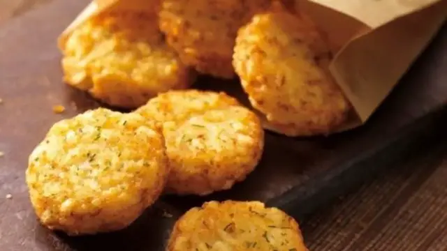 Video thumbnail for The Real Reason Why Dunkin's Hash Browns Are So Delicious