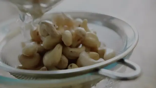 'Video thumbnail for Vegan Cheese (Herbed Cashew Cheese) (640p 24fps)'