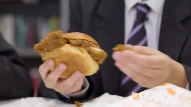 Video thumbnail for British Highschoolers try Popeyes for the first time(720P HD)