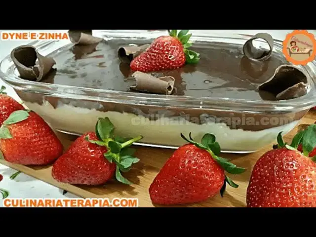 Video thumbnail for Sobremesa Moça Cremosa com Cobertura de Chocolate - Receita Fácil