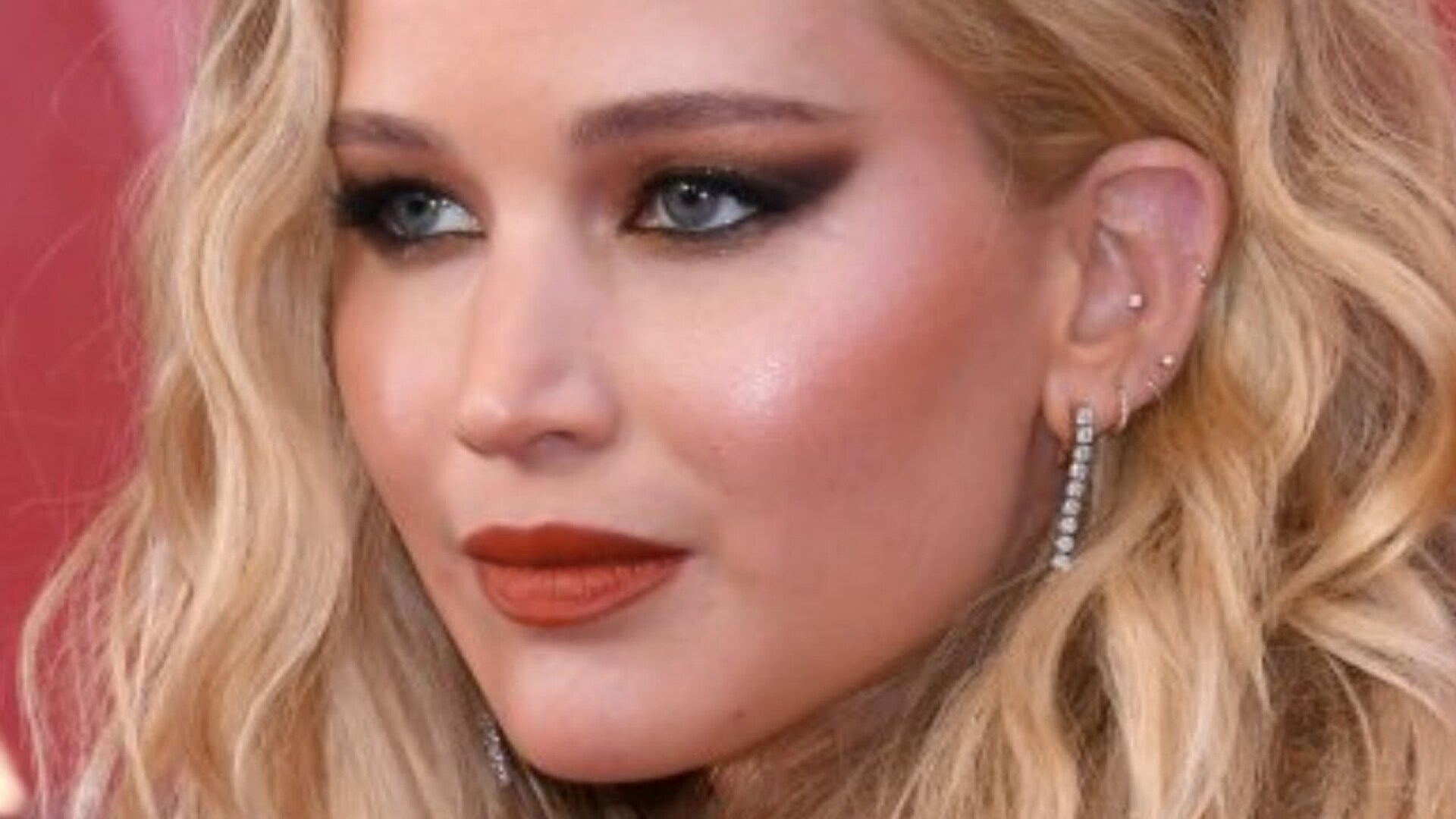 Video thumbnail for These Are The Worst Kissers In Hollywood