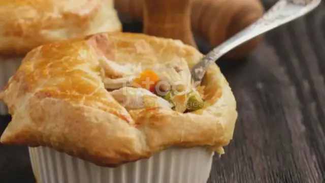 'Video thumbnail for How to make Chicken Pot Pie 馃崡馃ェ'
