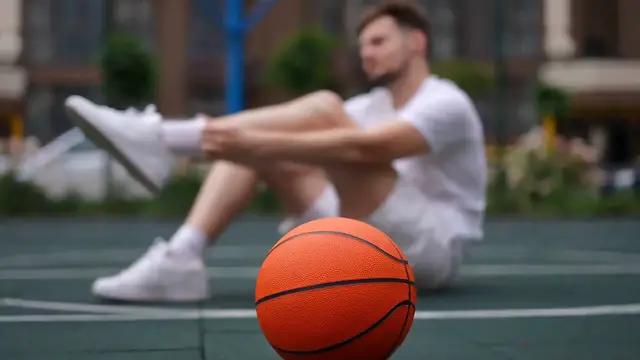 Video thumbnail for Anthony Davis' Health The Lakers' Season Hinges on His Availability