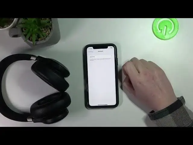 Video thumbnail for How to Pair JBL Live 650BT with iPhone?