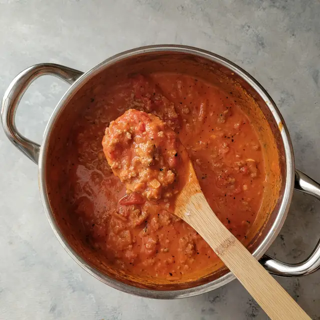 'Video thumbnail for Homemade Creamy Vodka Sauce'