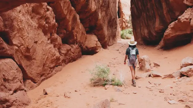 'Video thumbnail for Hike The Labyrinth Of The Fiery Furnace Trail'