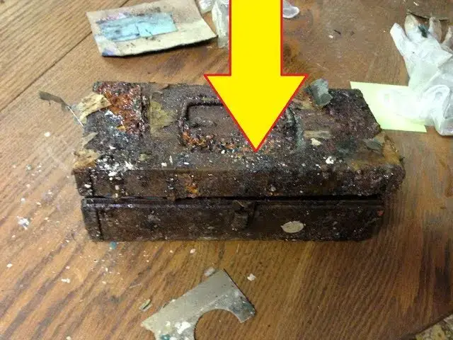 Video thumbnail for A Hidden Safe Revealed Treasures When It Was Finally Cracked Open