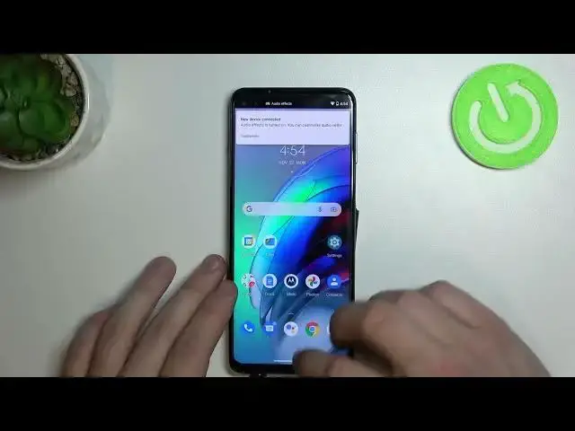 'Video thumbnail for How to Connect Headphones in Motorola Moto G200 - Pair with Headphones'
