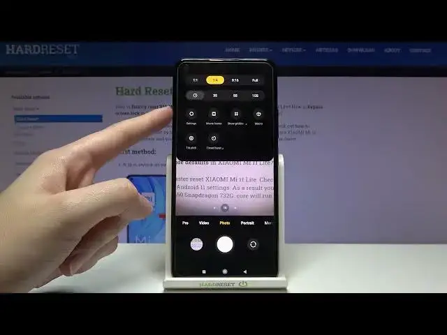 Video thumbnail for How to Enable the Burst Shot Camera Mode on the XIAOMI Mi 11 Lite - Take a Series of Photos