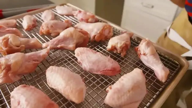 Video thumbnail for How To Make The Crispiest Baked Buffalo Chicken Wings _ Delish(720P_HD)