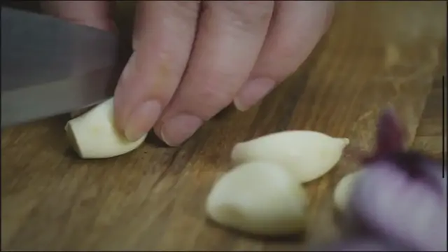 'Video thumbnail for How to Plant Garlic Successfully in The Fall Season'
