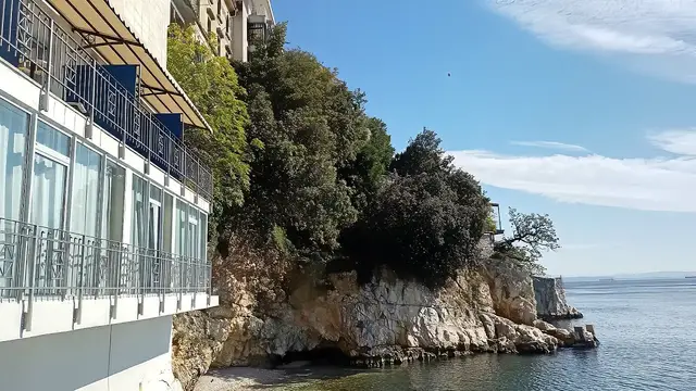 Video thumbnail for Hotel Jadran Rijeka: Genieße die Kvarner Bucht von diesem 4-Sterne-Hotel aus