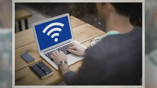 Video thumbnail for How Do Wi-Fi Extenders Work?