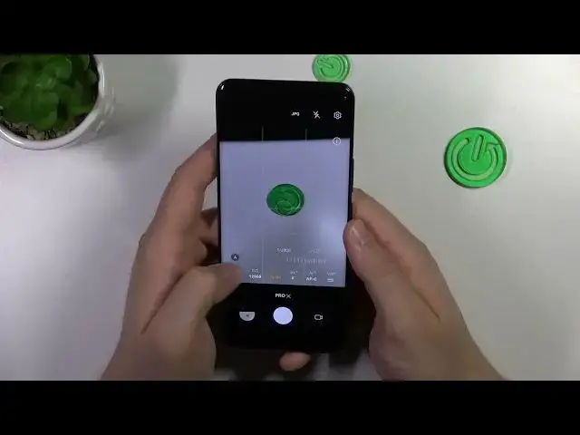 Video thumbnail for HONOR 90 - Camera Pro Mode Review