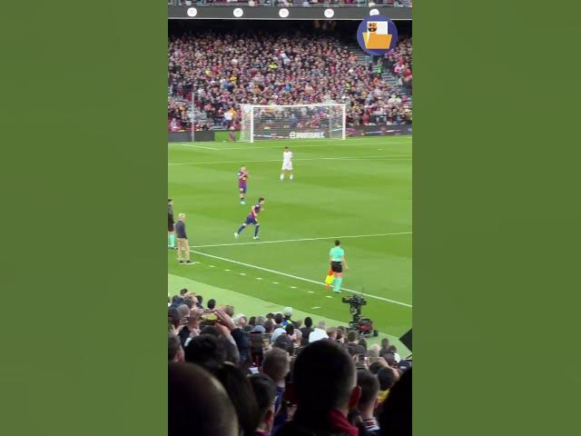 Video thumbnail for Gavi volvió a pisar el césped, ovacionado por la afición del Barça 🥹