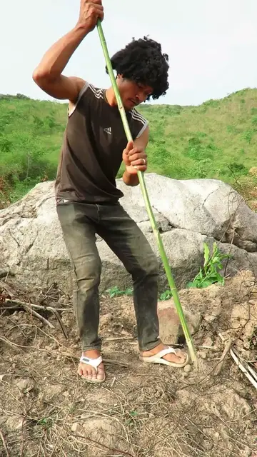 Video thumbnail for Survival Skills_ Share tripod skills #camping #outdoors #bushcraft #survival