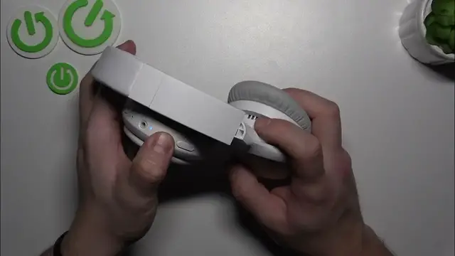 Video thumbnail for How To Enter Pairing Mode on Creative Zen Hybrid Headphones