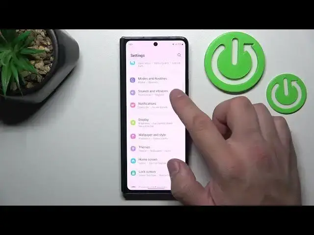 Video thumbnail for 🔊 Elevate Your Galaxy Z Fold5 Experience: Mastering Volume Key Control! 🎶