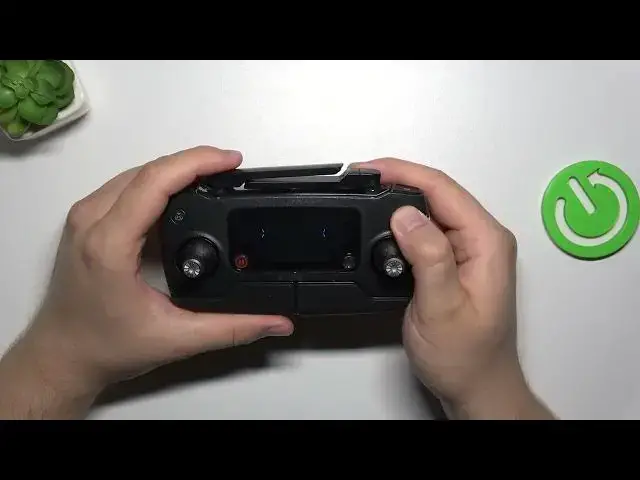 Video thumbnail for How to Power On & Off DJI Mavic Pro Controller?
