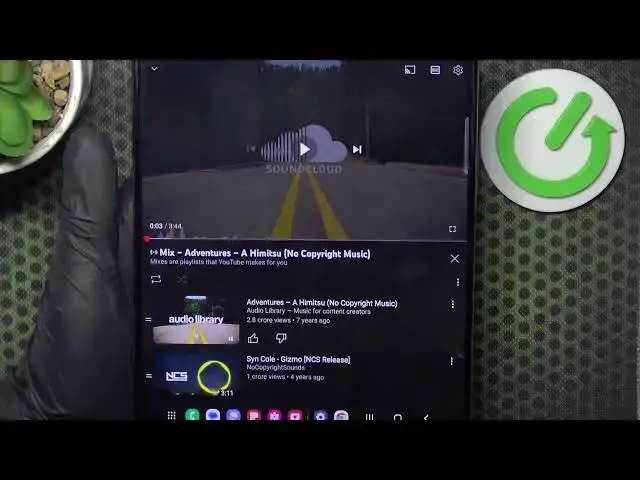 Video thumbnail for Does the SAMSUNG Galaxy Z Fold5 Phone Have Stereo Speakers? Let's Check!