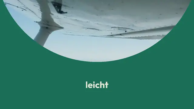 Video thumbnail for Suzanne – Weltrekord Papierflieger: