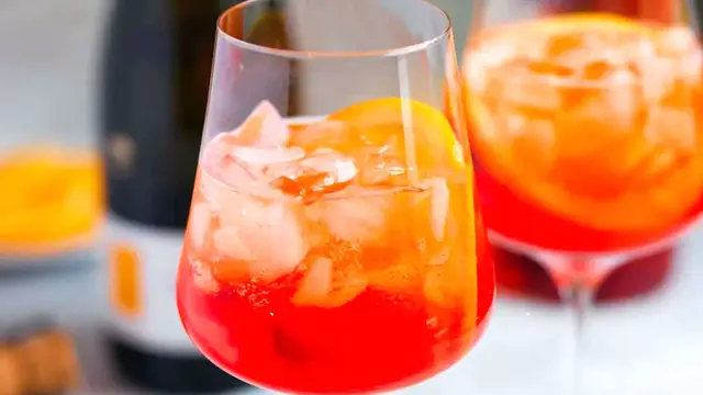 Video thumbnail for Aperol spritz recipe
