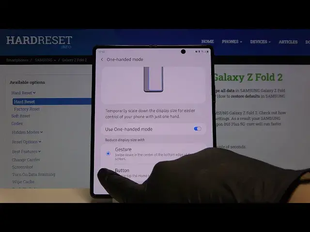 Video thumbnail for How to Use One Handed Mode in Samsung Galaxy Z Fold 2 – Shrink Screen