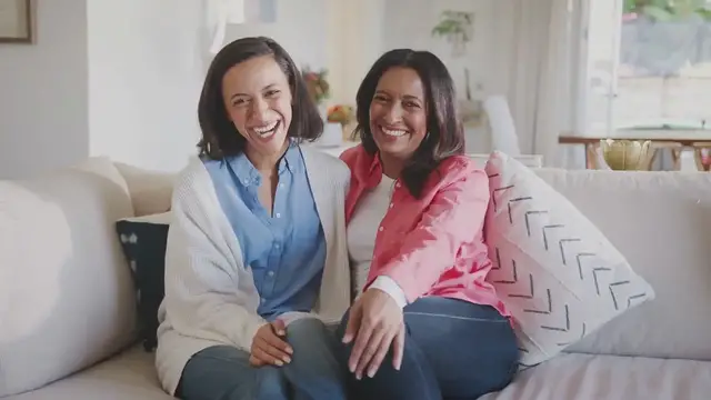 Video thumbnail for Goldie Hawn says daughter Kate Hudson's new song on motherhood'makes me weep': 'A Must Listen'