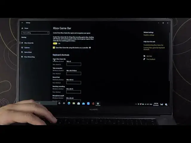 Video thumbnail for How to Enable / Disable XBOX Gamerbar in Huawei MateBook D15? Windows 10 XBOX Game Bar Feature