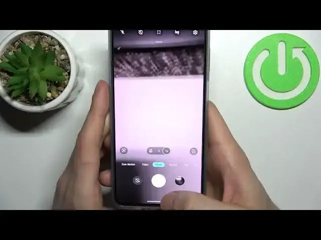 'Video thumbnail for Motorola Moto G82 - How To Take Burst Shot'
