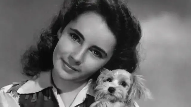 Video thumbnail for 12 Years Old Elizabeth Taylor In The Filming Of National Velvet In 1944