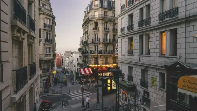 'Video thumbnail for 18 hôtels insolites et uniques à Paris pour un séjour inhabituel'