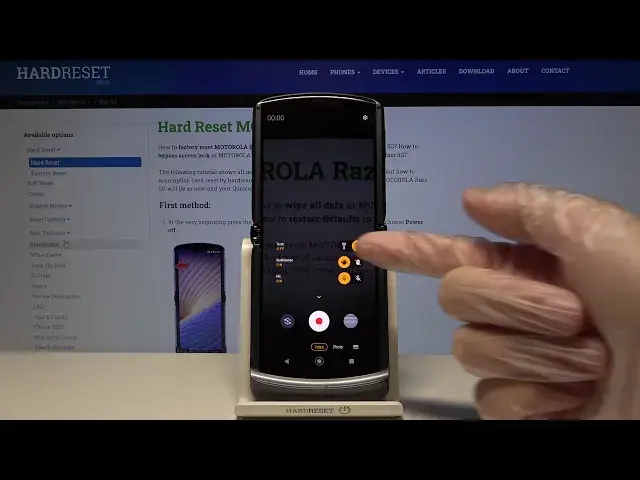 Video thumbnail for How to Activate Image Stabilization in Motorola Razr 5G - Advanced Camera Settings