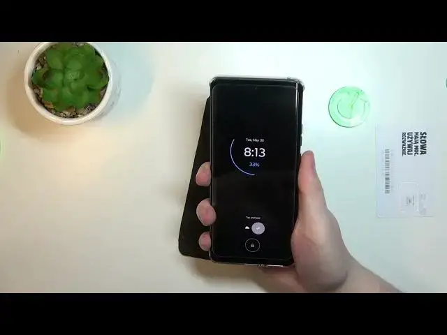 Video thumbnail for MOTOROLA Edge 40 and Male Hand Size Comparison