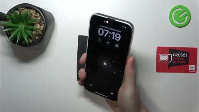 Video thumbnail for Hand Size Comparison With iPhone 15 Plus