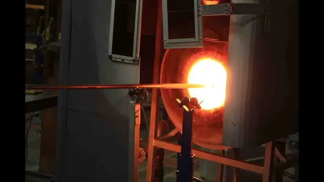 Video thumbnail for Quechee, Vermont: die Simon Pearce Glasbläserei