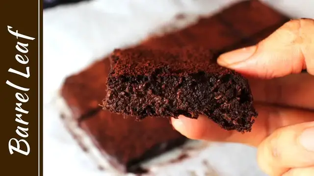 Video thumbnail for 溼潤櫛瓜巧克力布朗尼 (全素+無麵粉) Fudgy Zucchini Brownies (Vegan + Gluten-Free) 大人的苦甜滋味