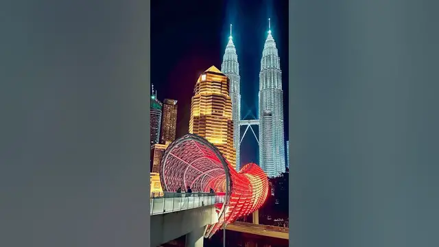 Video thumbnail for Pintasan Saloma Bridge in Kuala Lumpur overseeing KLCC Twin Tower