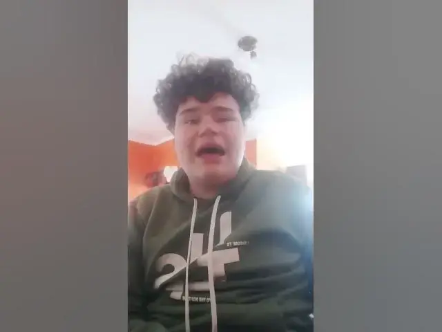 'Video thumbnail for Halle Bailey Defiende a Rachel Zegler pero Rachel Llora por la crítica de Blancanieves'