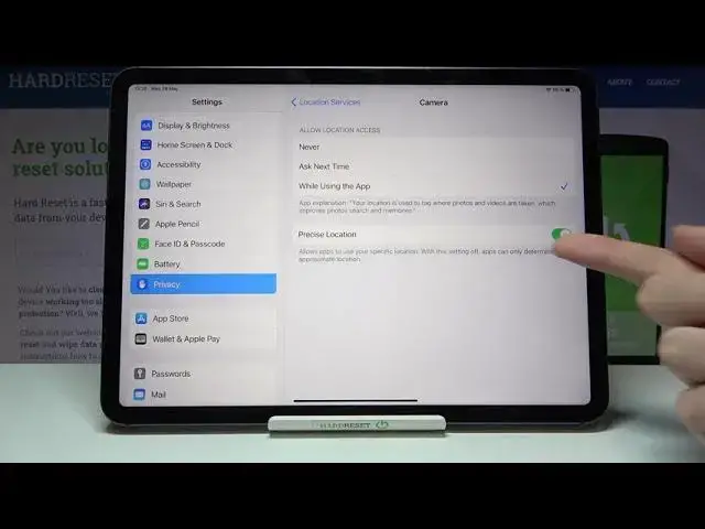 Video thumbnail for How to Manage Camera Location Tags in iPad Pro 11 (2021) - Turn On/Off Geolocation