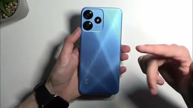 Video thumbnail for How to Unbox and Discover the ZTE Blade A73: A Detailed First Look