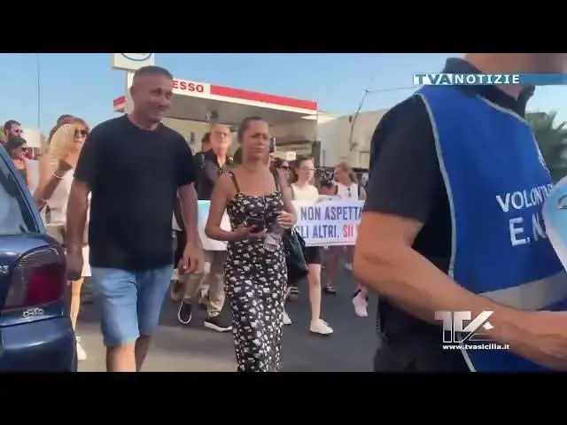 Video thumbnail for Adrano. “Più tutele e più giustizia per gli animali”. In corteo per gli amici a 4 zampe