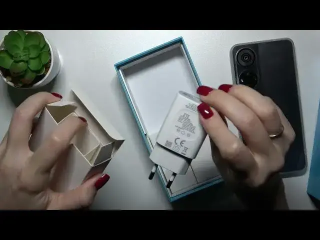 'Video thumbnail for ZTE Blade V40s - All Box Accessories'