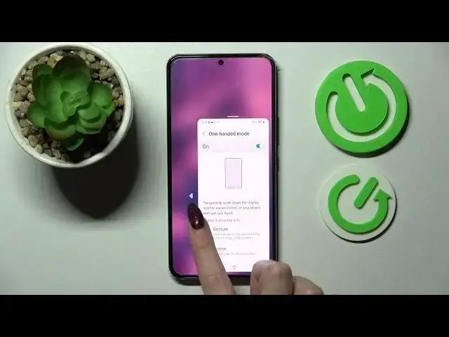 'Video thumbnail for How to Enter One Handed Mode on SAMSUNG Galaxy S22 5G'