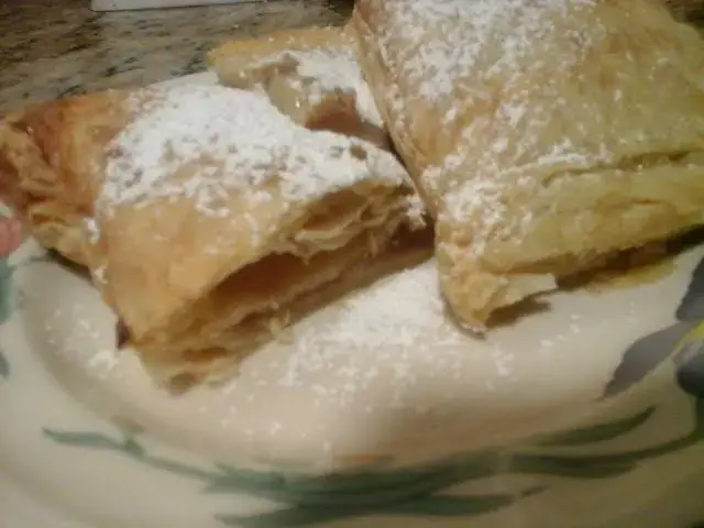 Video thumbnail for Easy Puff Pastry Apple Pie