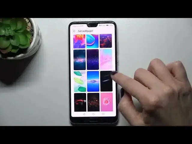 Video thumbnail for How to Change Lock Screen Wallpaper on HUAWEI P20 Pro